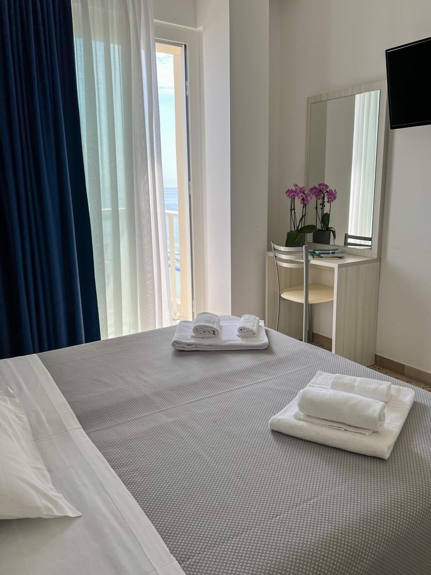 Hotel Ideal Купра-Мариттима Экстерьер фото